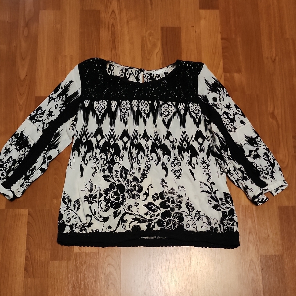 CAbi Black & White Floral-Print Tunic Top